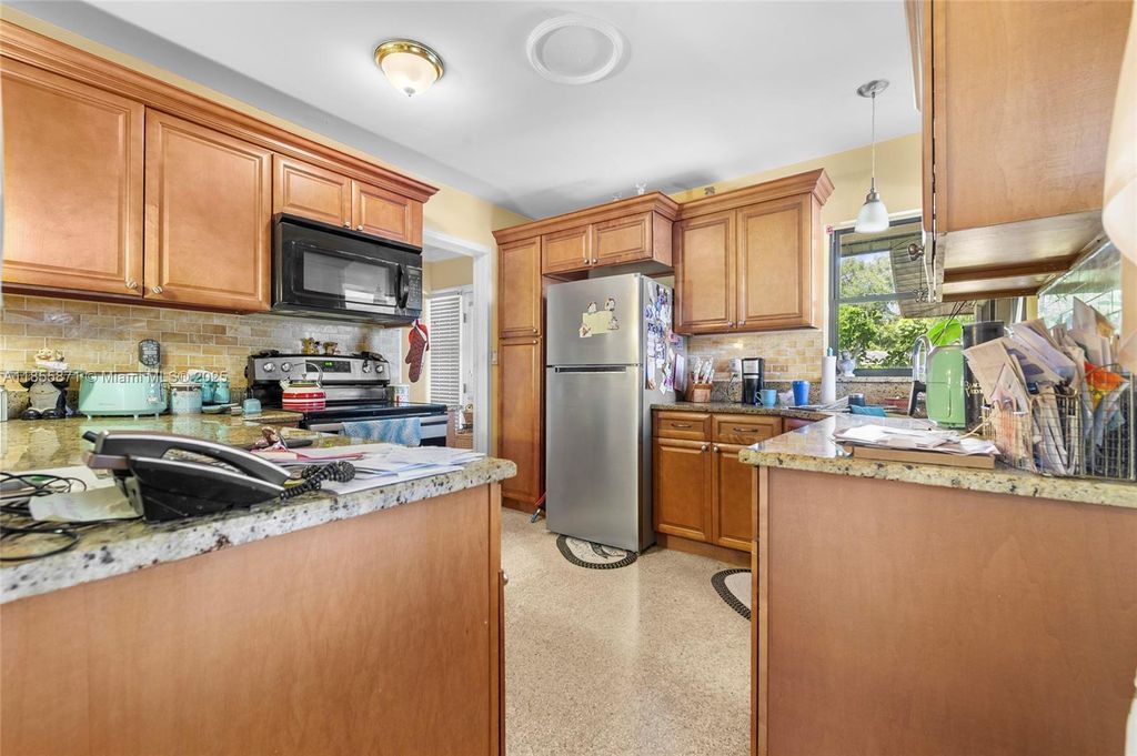 Photo of 2404 Kelly Ct, Fort Pierce, FL 34982 (MLS # A11855871)