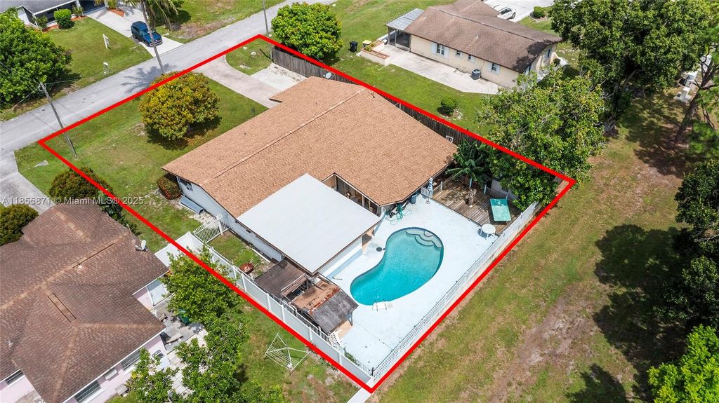 Photo of 2404 Kelly Ct, Fort Pierce, FL 34982 (MLS # A11855871)