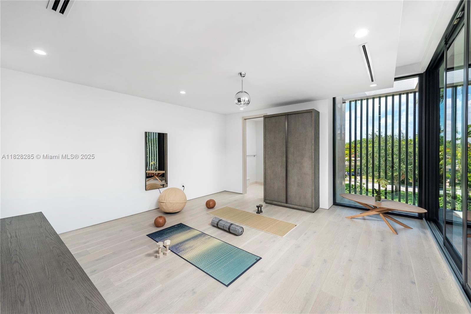 BISCAYNE POINT - Residential