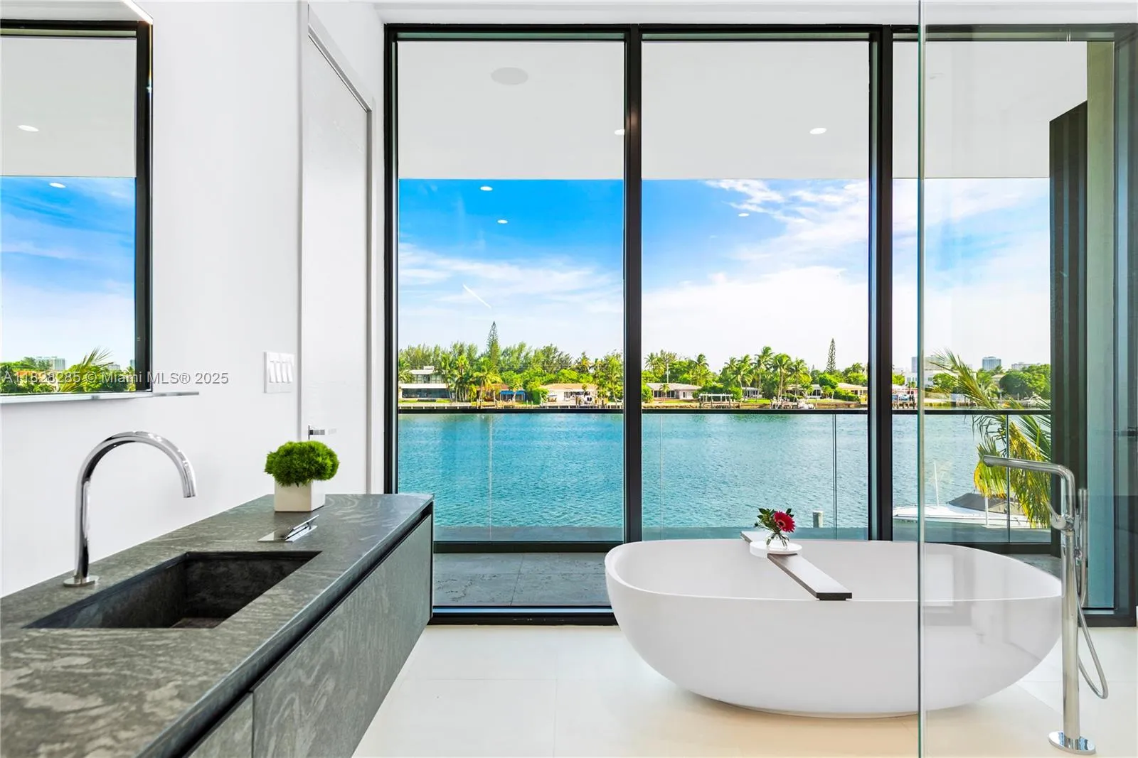 Miami Beach, Florida 33141, United States, 6 Bedrooms Bedrooms, ,7 BathroomsBathrooms,Residential,Active,161157