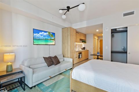 11 NE 6 2108 Miami FL 33132