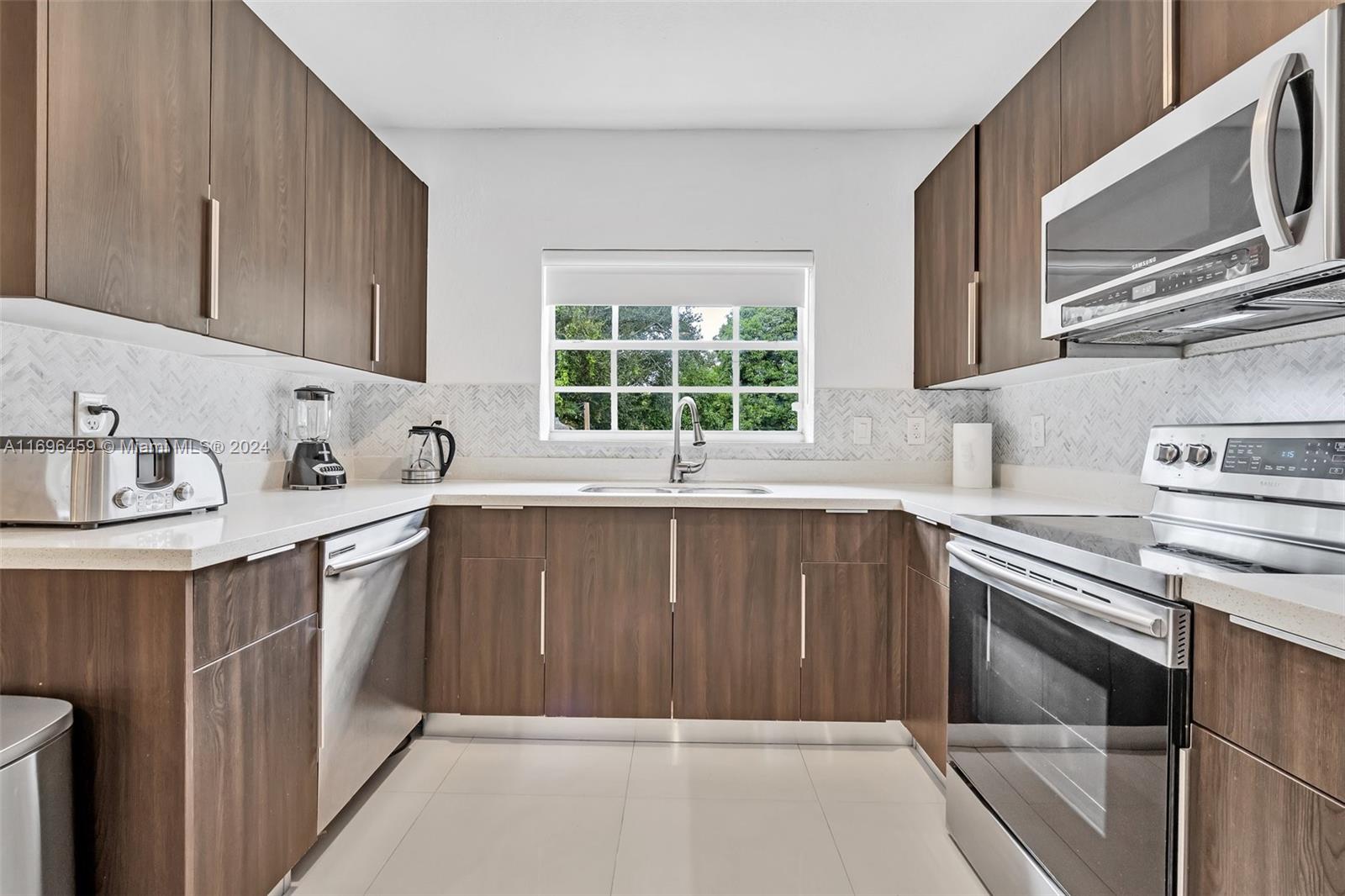 GRIFFING BISCAYNE PK EST - Residential Lease