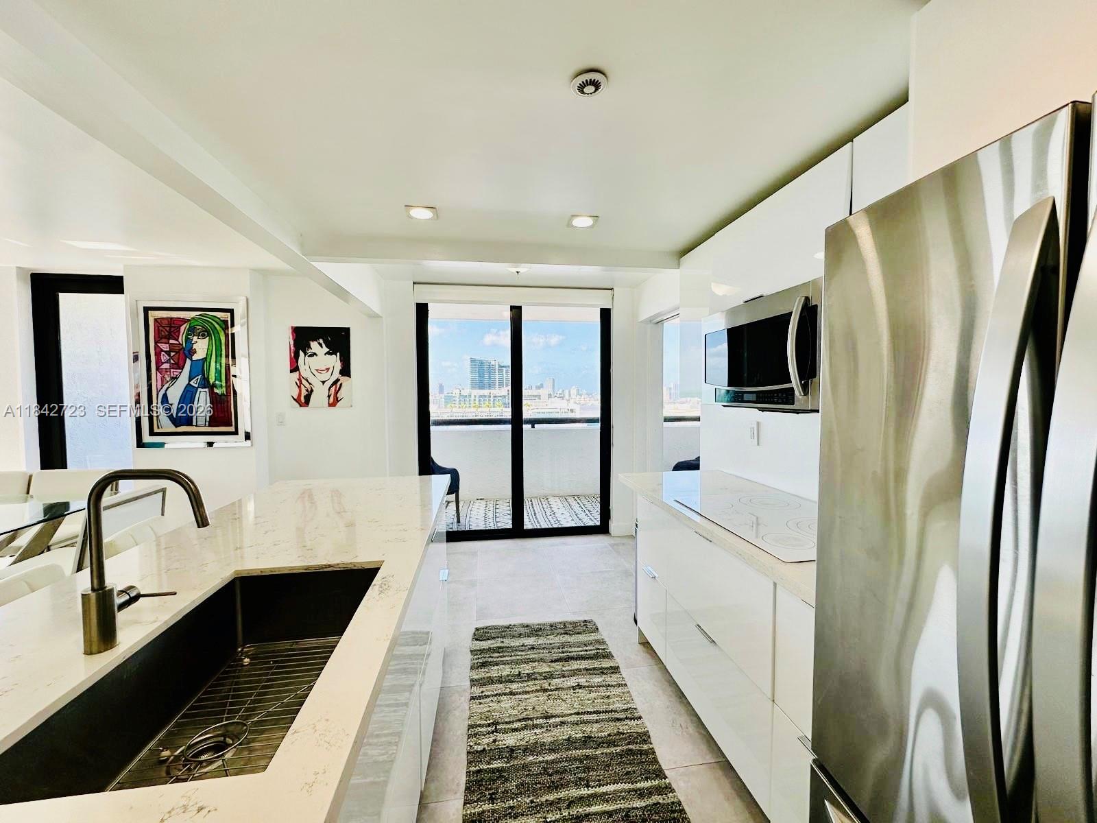 2555 Collins Ave PH214