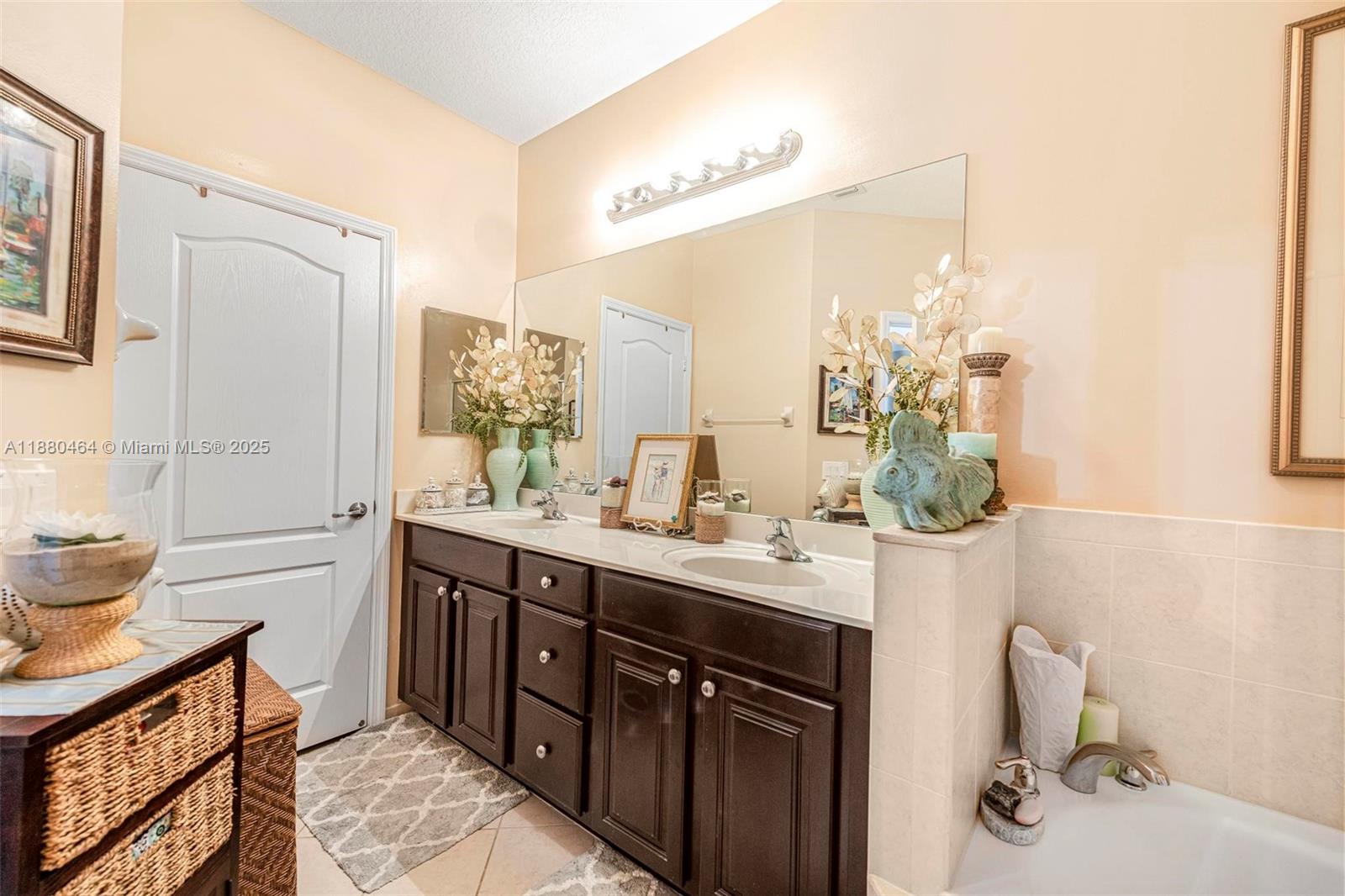 SILVER PALM EAST SECTION - Residential