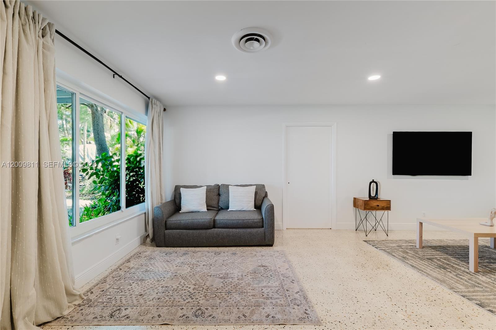 COUNTRY CLUB HOMES - Residential