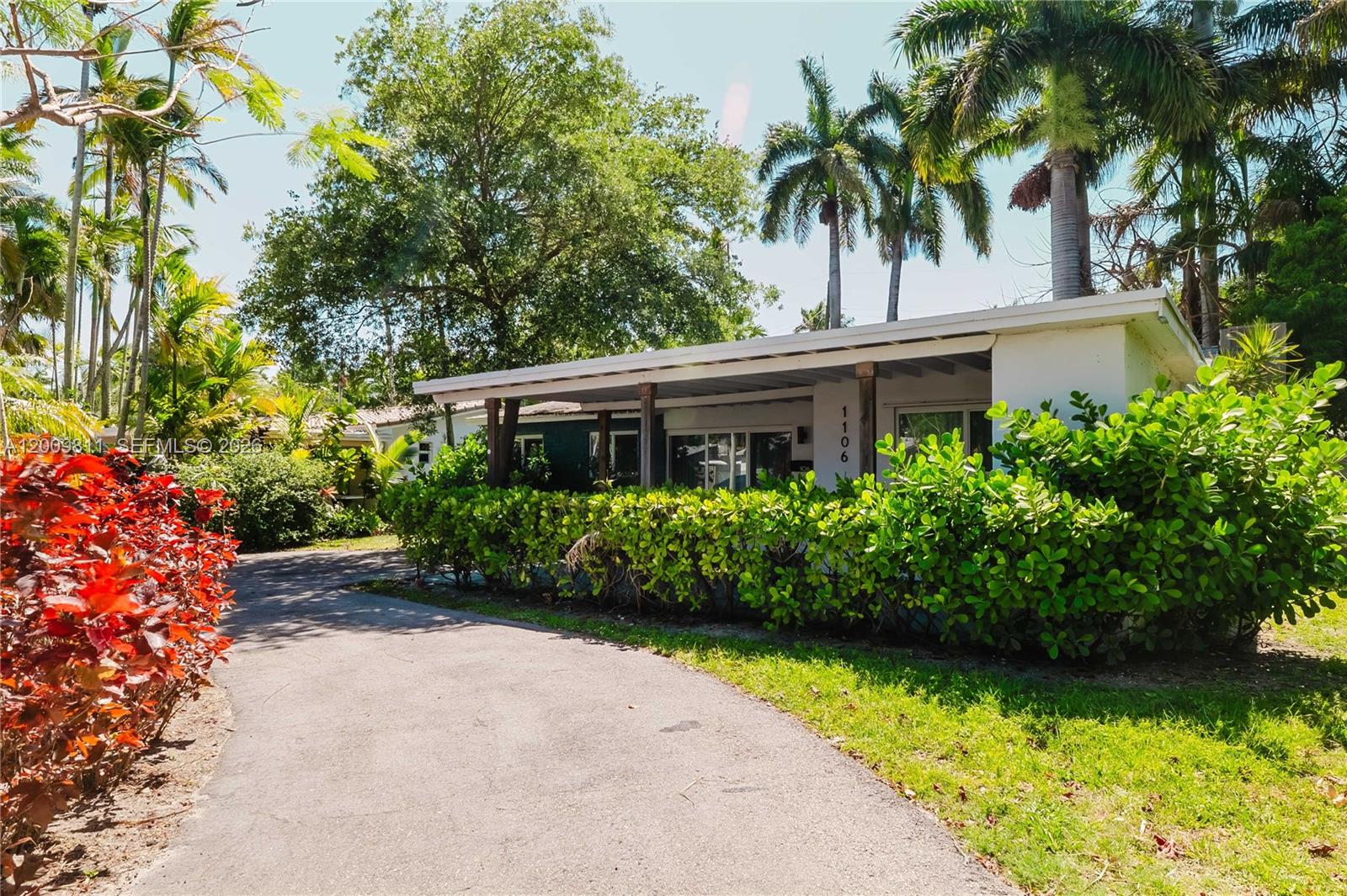 COUNTRY CLUB HOMES - Residential