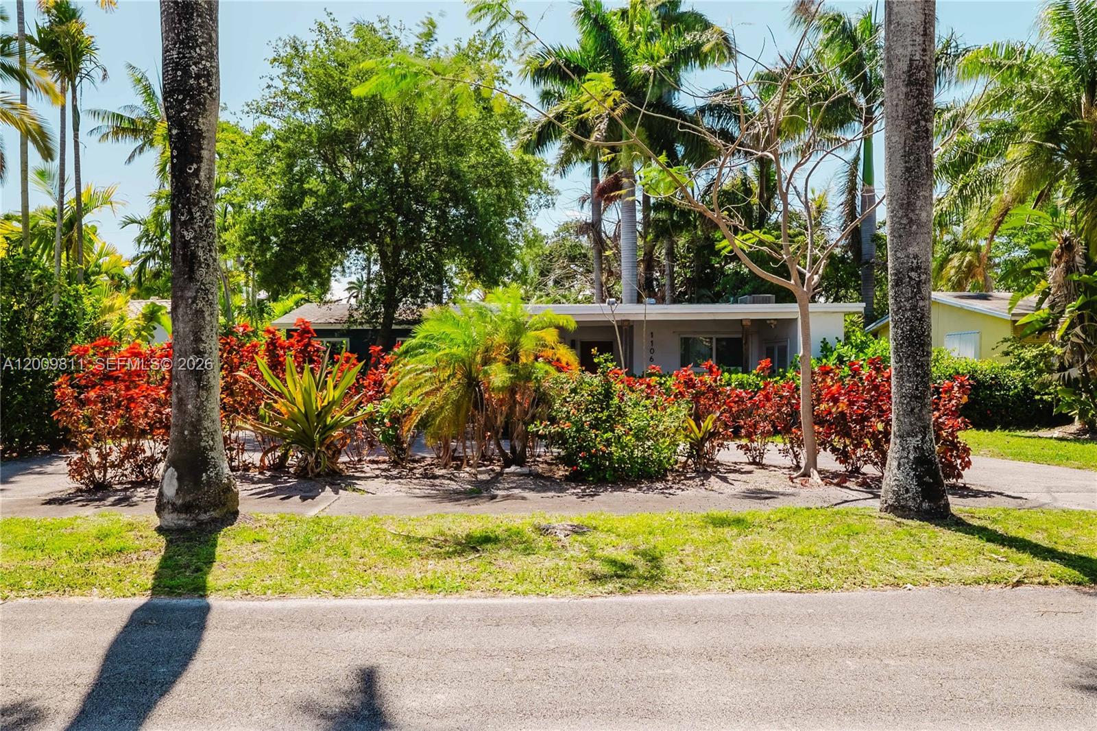 COUNTRY CLUB HOMES - Residential