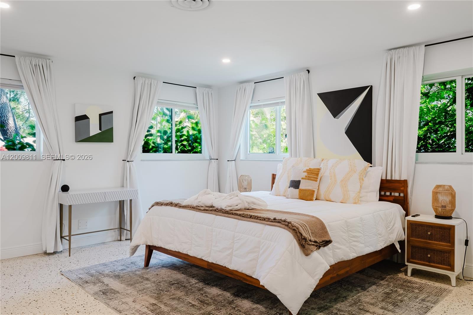COUNTRY CLUB HOMES - Residential