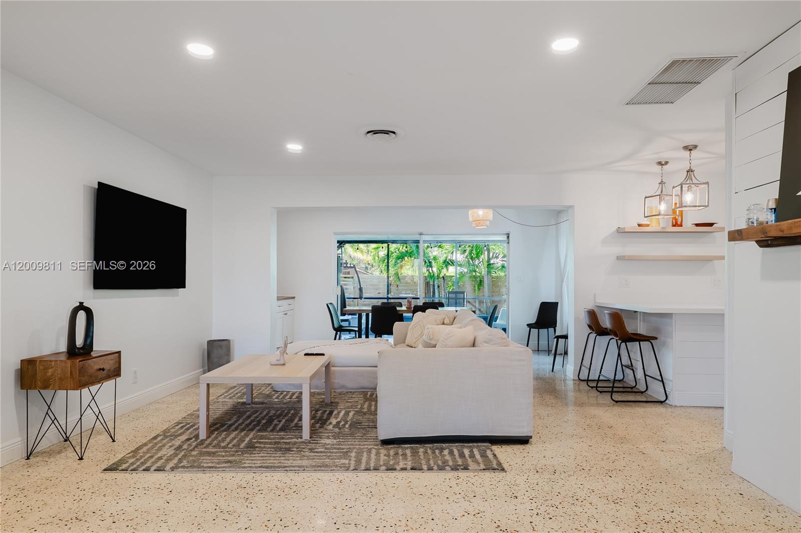 COUNTRY CLUB HOMES - Residential