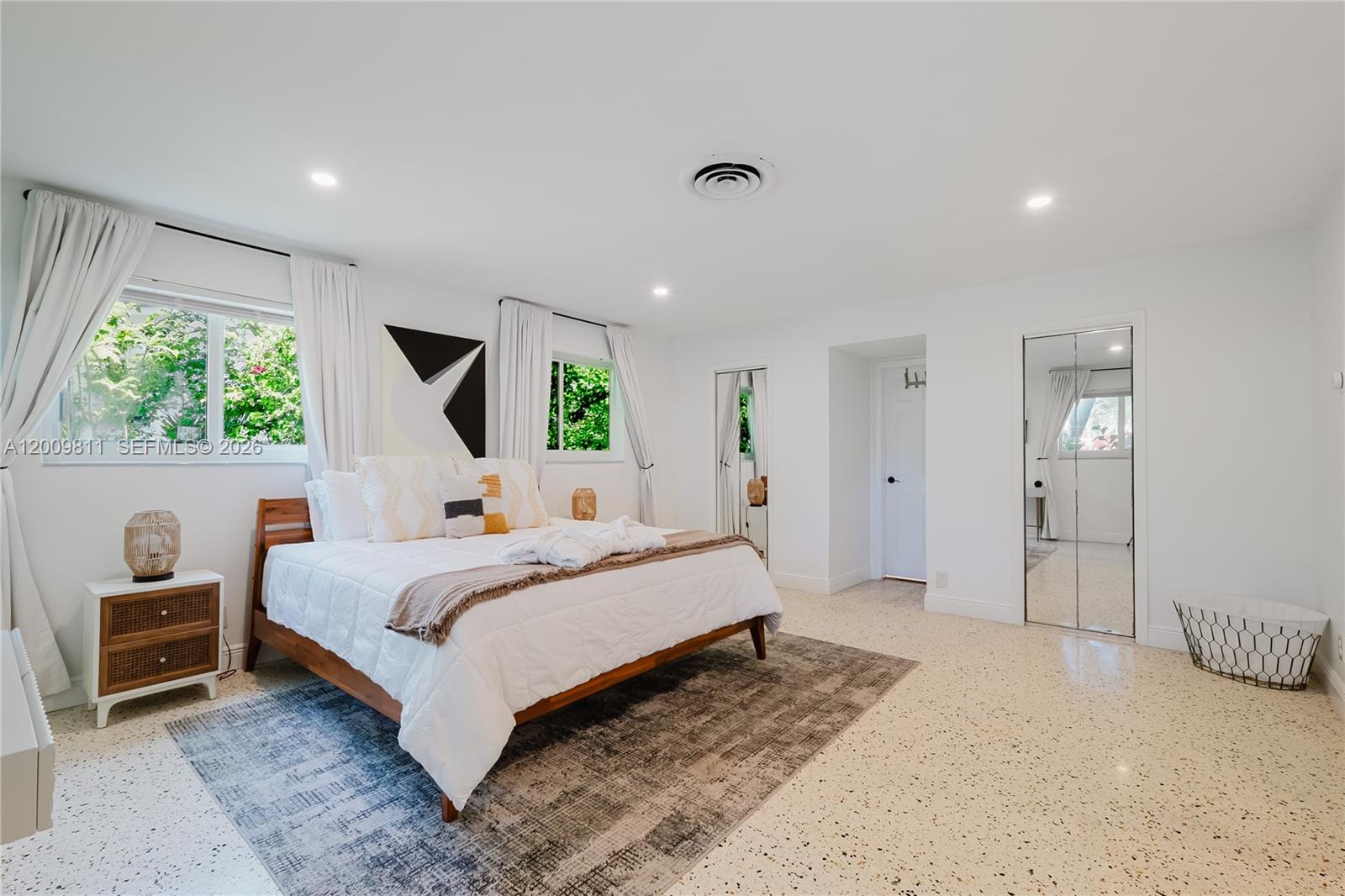 COUNTRY CLUB HOMES - Residential