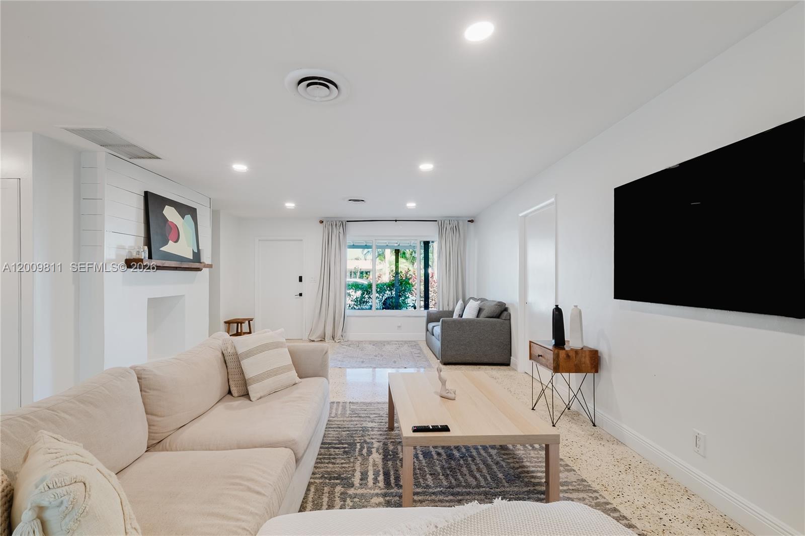 COUNTRY CLUB HOMES - Residential