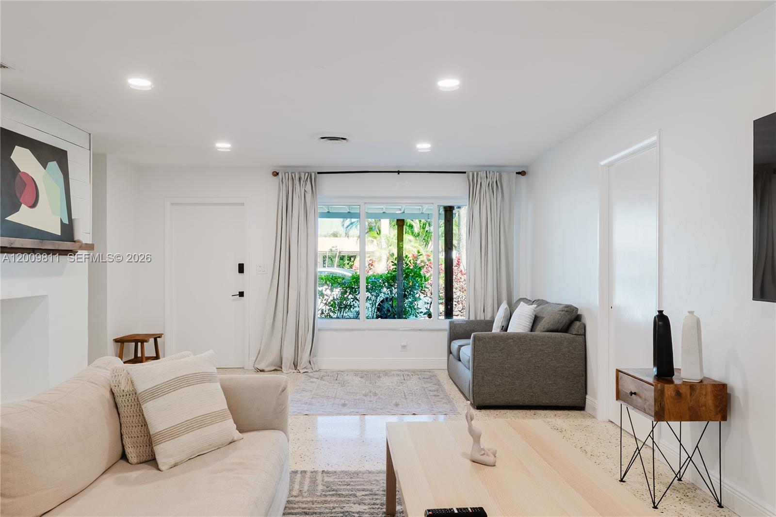 COUNTRY CLUB HOMES - Residential