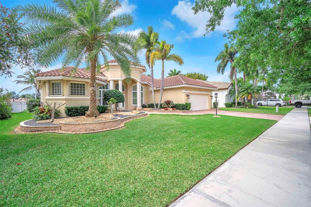 Photo of 16534 S Segovia Cir S, Pembroke Pines, FL 33331 (MLS # A11566356)