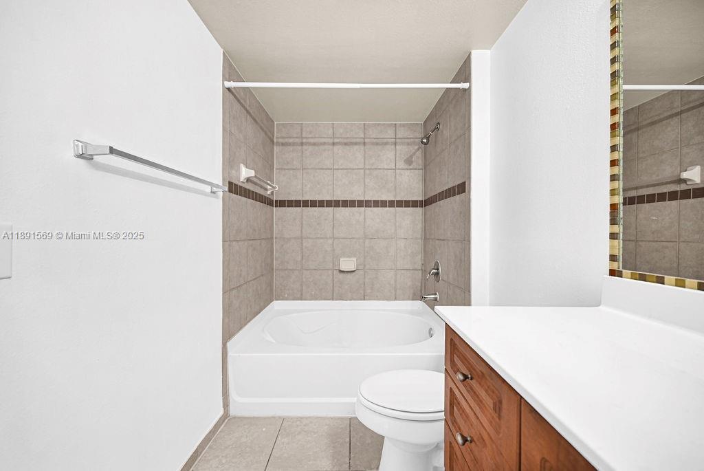 VILLAS AT EMERALD DUNES C - Residential Lease