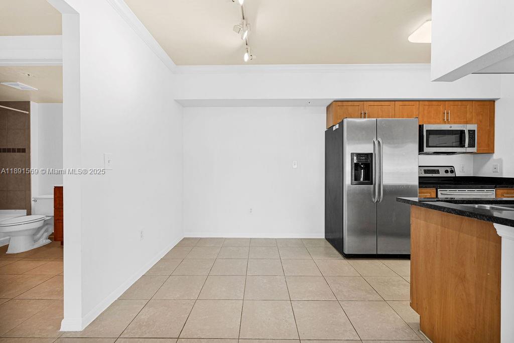 VILLAS AT EMERALD DUNES C - Residential Lease