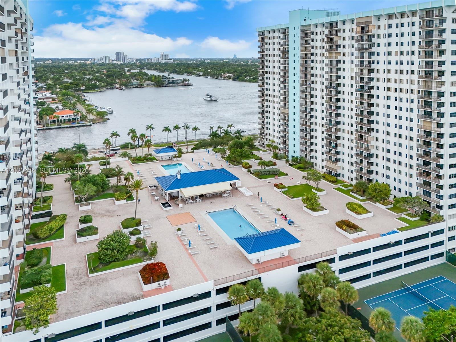 SUMMIT CONDO - Residential