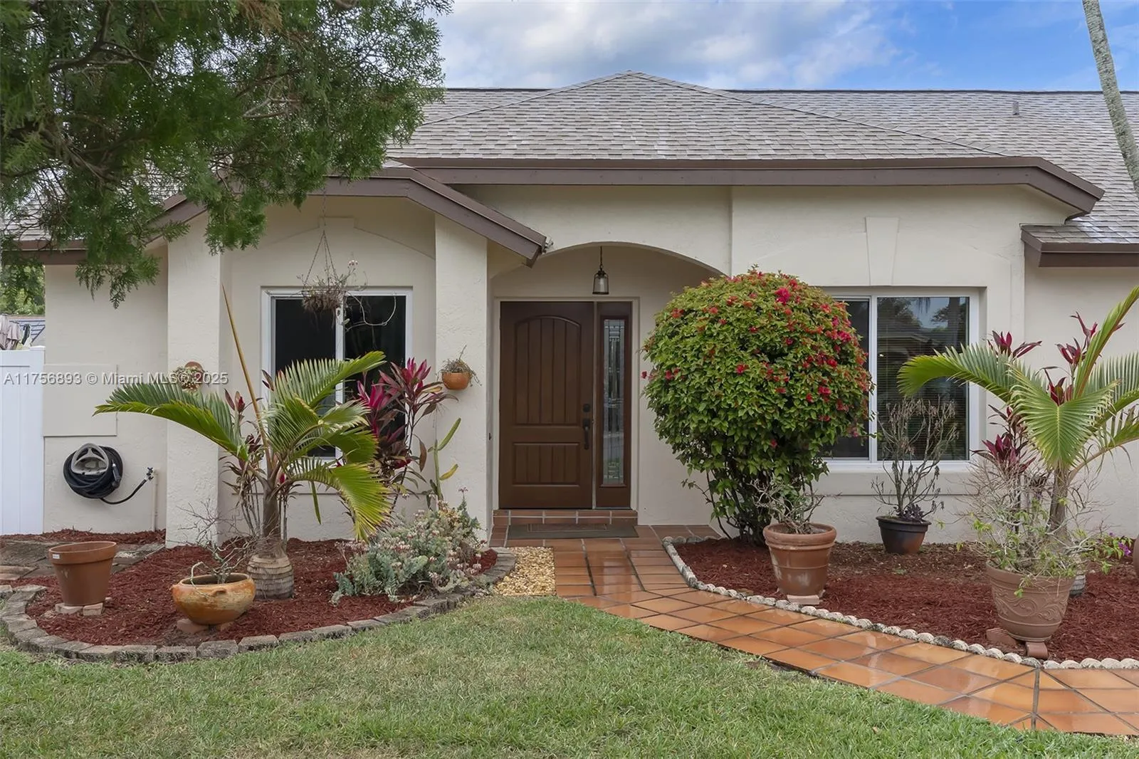 Davie, Florida 33325, United States, 3 Bedrooms Bedrooms, ,2 BathroomsBathrooms,Residential,Pending,82909