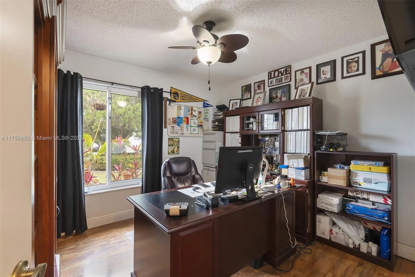 Davie, Florida 33325, United States, 3 Bedrooms Bedrooms, ,2 BathroomsBathrooms,Residential,Pending,82909