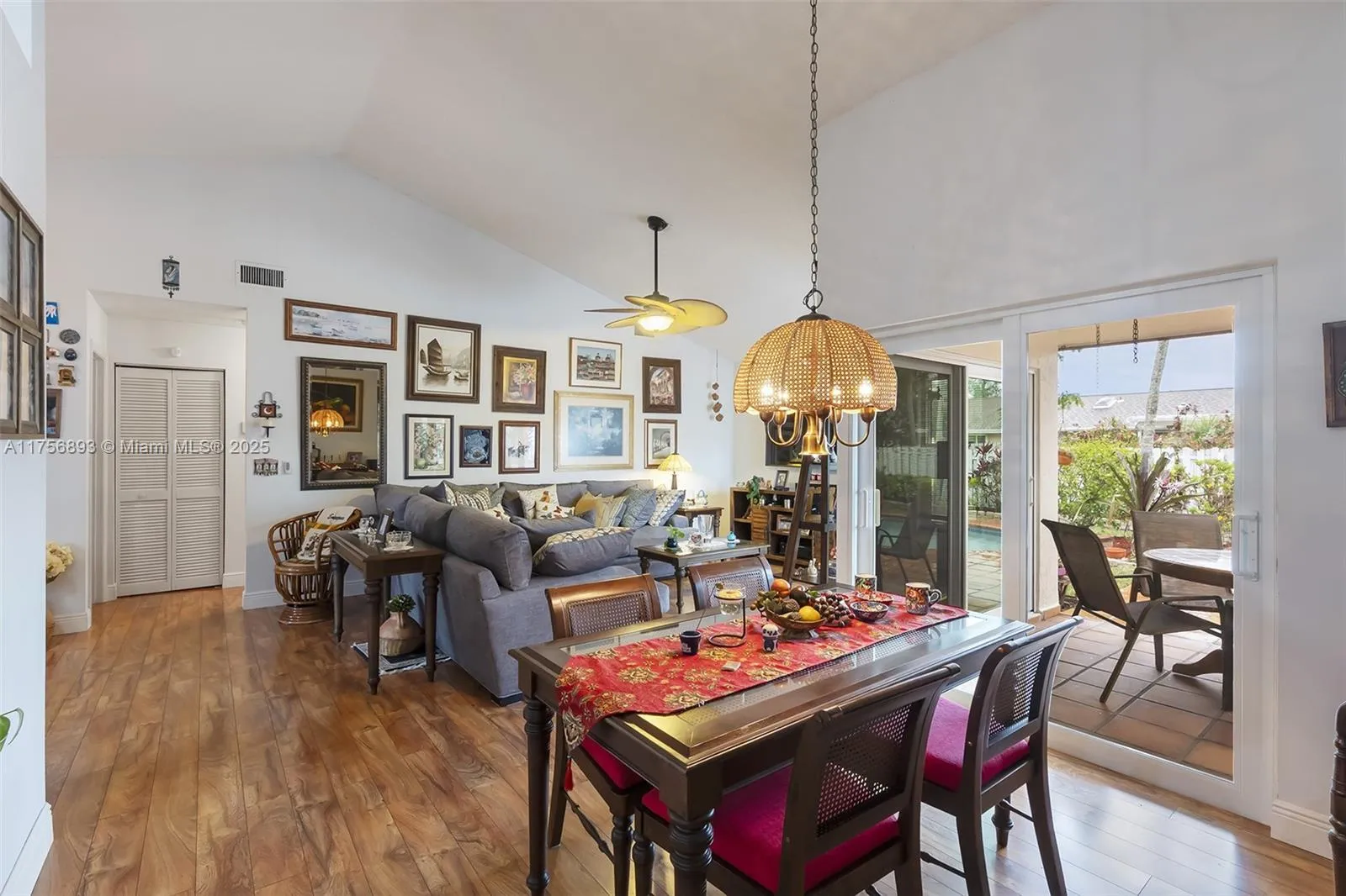 Davie, Florida 33325, United States, 3 Bedrooms Bedrooms, ,2 BathroomsBathrooms,Residential,Pending,82909