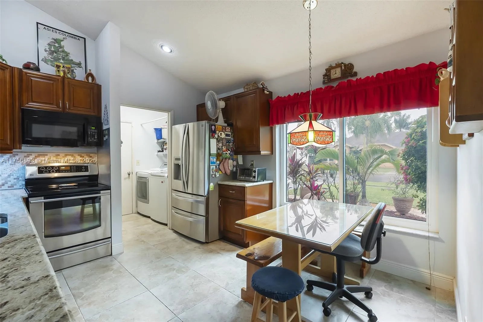 Davie, Florida 33325, United States, 3 Bedrooms Bedrooms, ,2 BathroomsBathrooms,Residential,Pending,82909