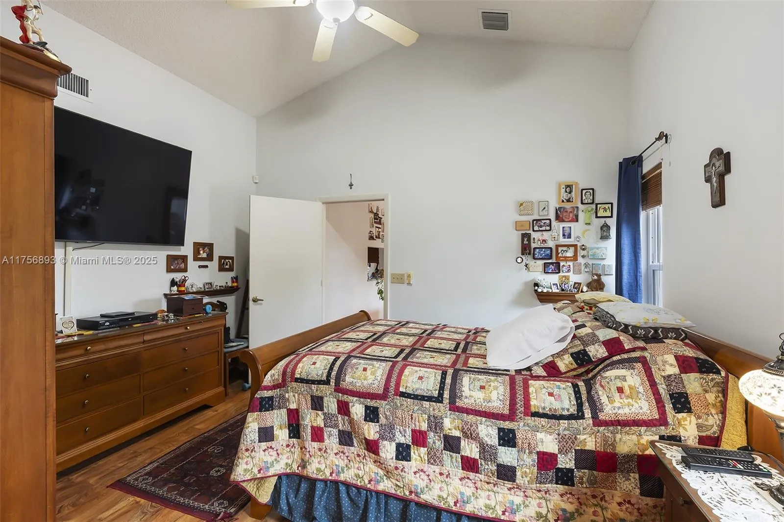 Davie, Florida 33325, United States, 3 Bedrooms Bedrooms, ,2 BathroomsBathrooms,Residential,Pending,82909