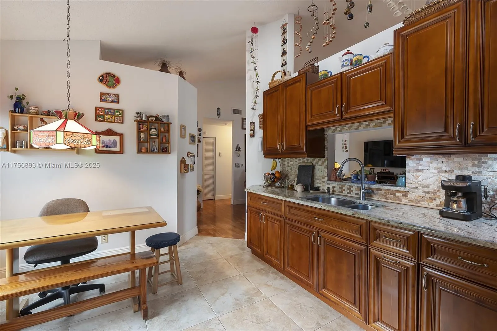 Davie, Florida 33325, United States, 3 Bedrooms Bedrooms, ,2 BathroomsBathrooms,Residential,Pending,82909