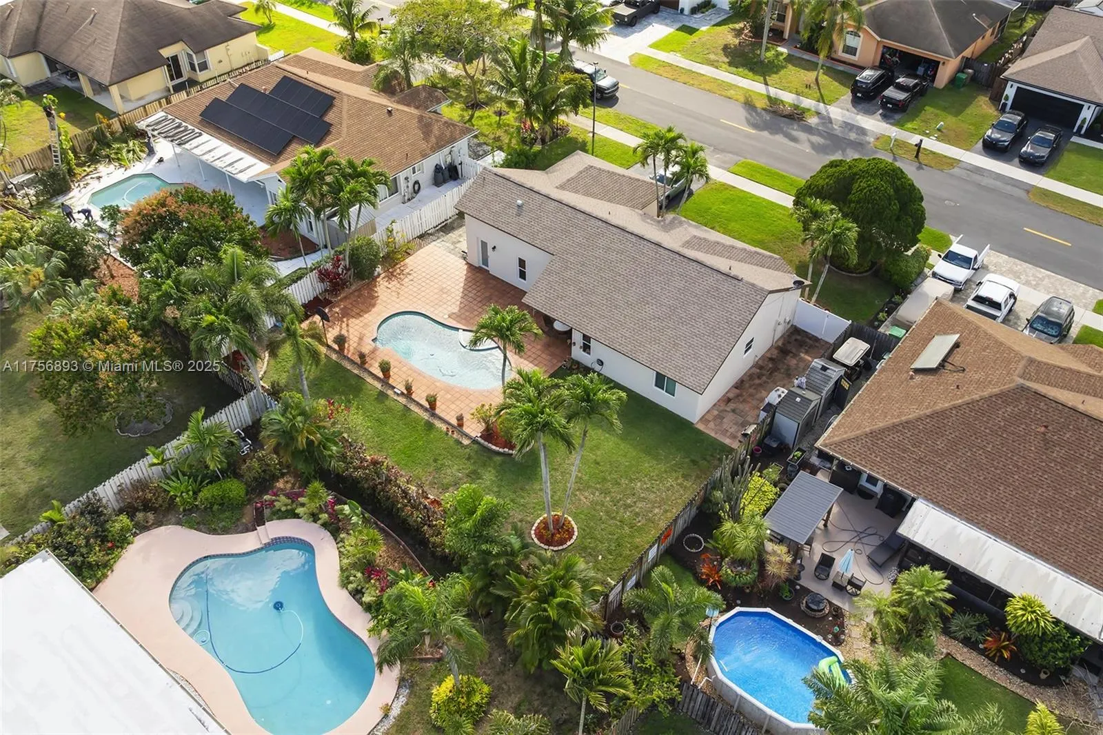 Davie, Florida 33325, United States, 3 Bedrooms Bedrooms, ,2 BathroomsBathrooms,Residential,Pending,82909