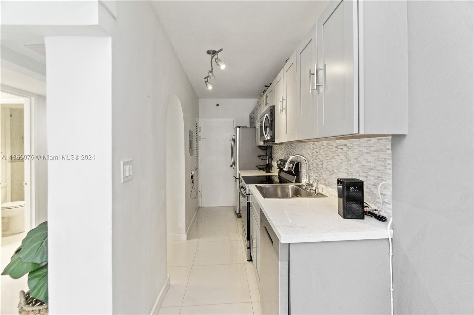 100 Lincoln Rd 501