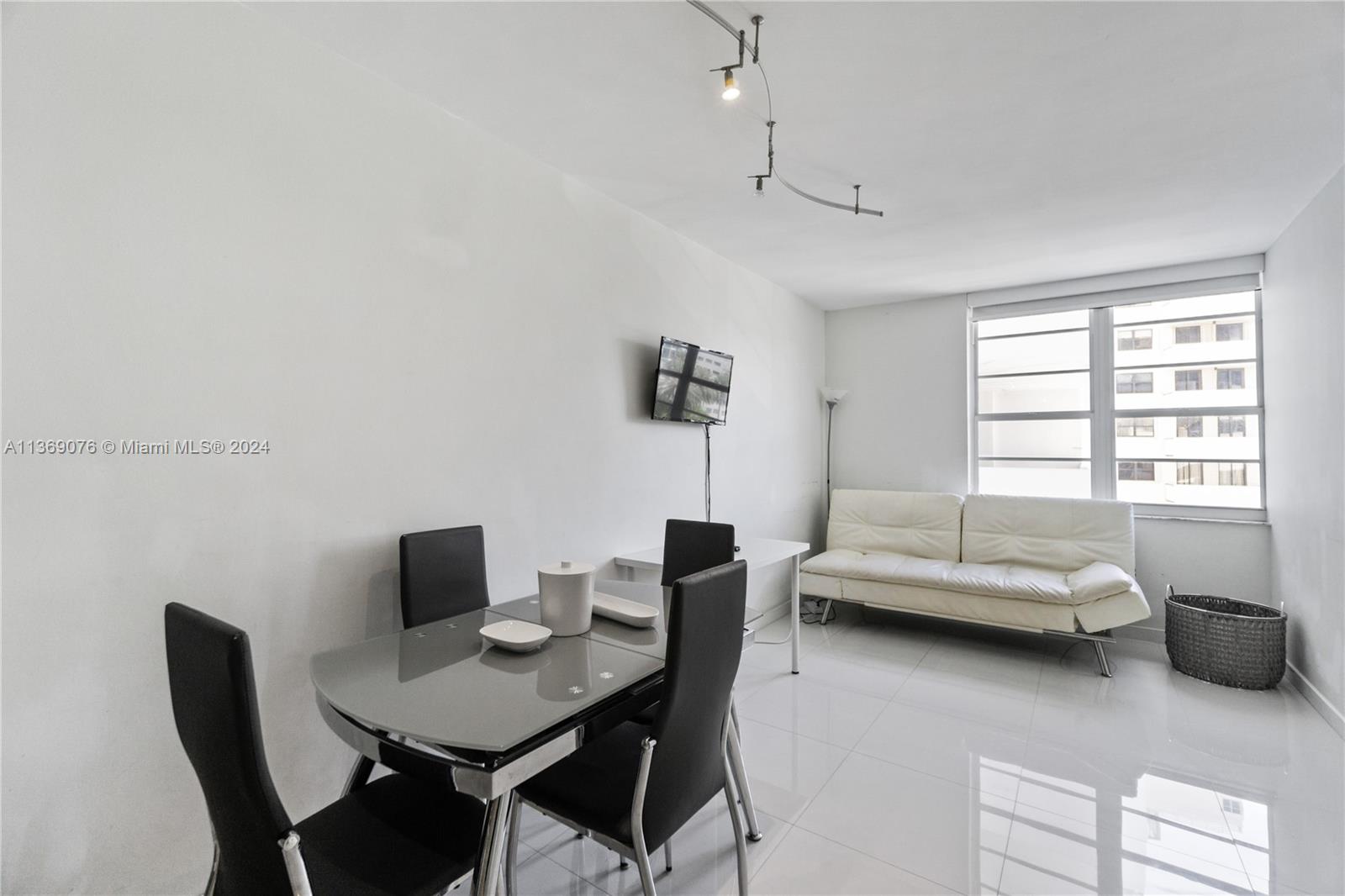 Property for Sale at 100 Lincoln Rd 501, Miami Beach, Miami-Dade County, Florida - Bedrooms: 1 
Bathrooms: 1  - $365,000