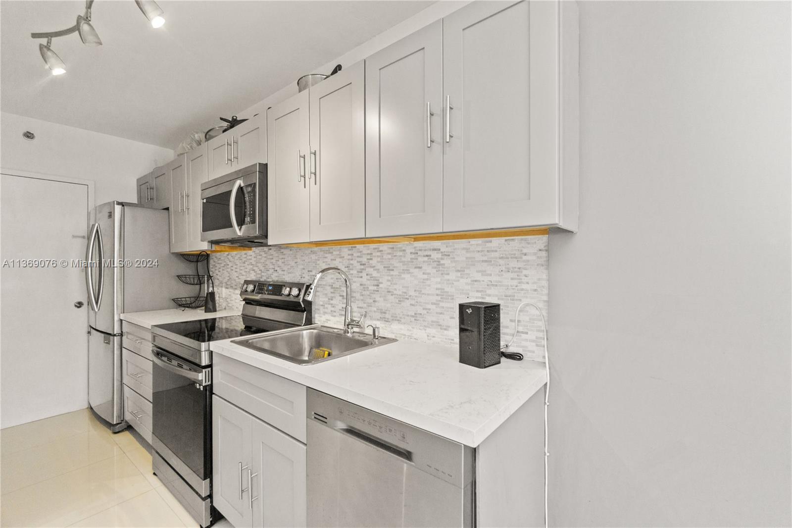100 Lincoln Rd 501