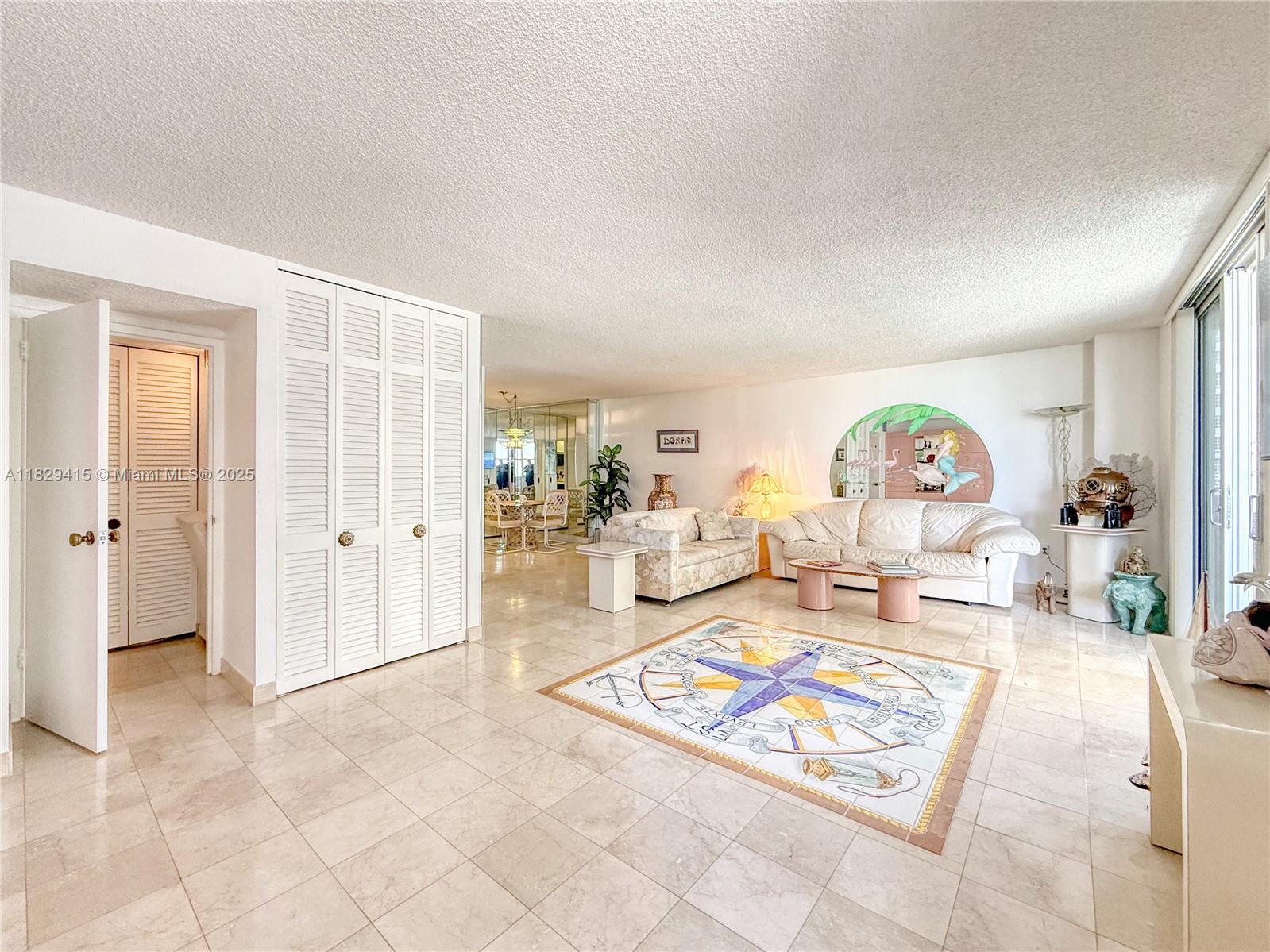 5701 Collins Ave 417, Miami Beach, FL, 33140/$475,000 2 5701 Collins Ave 417