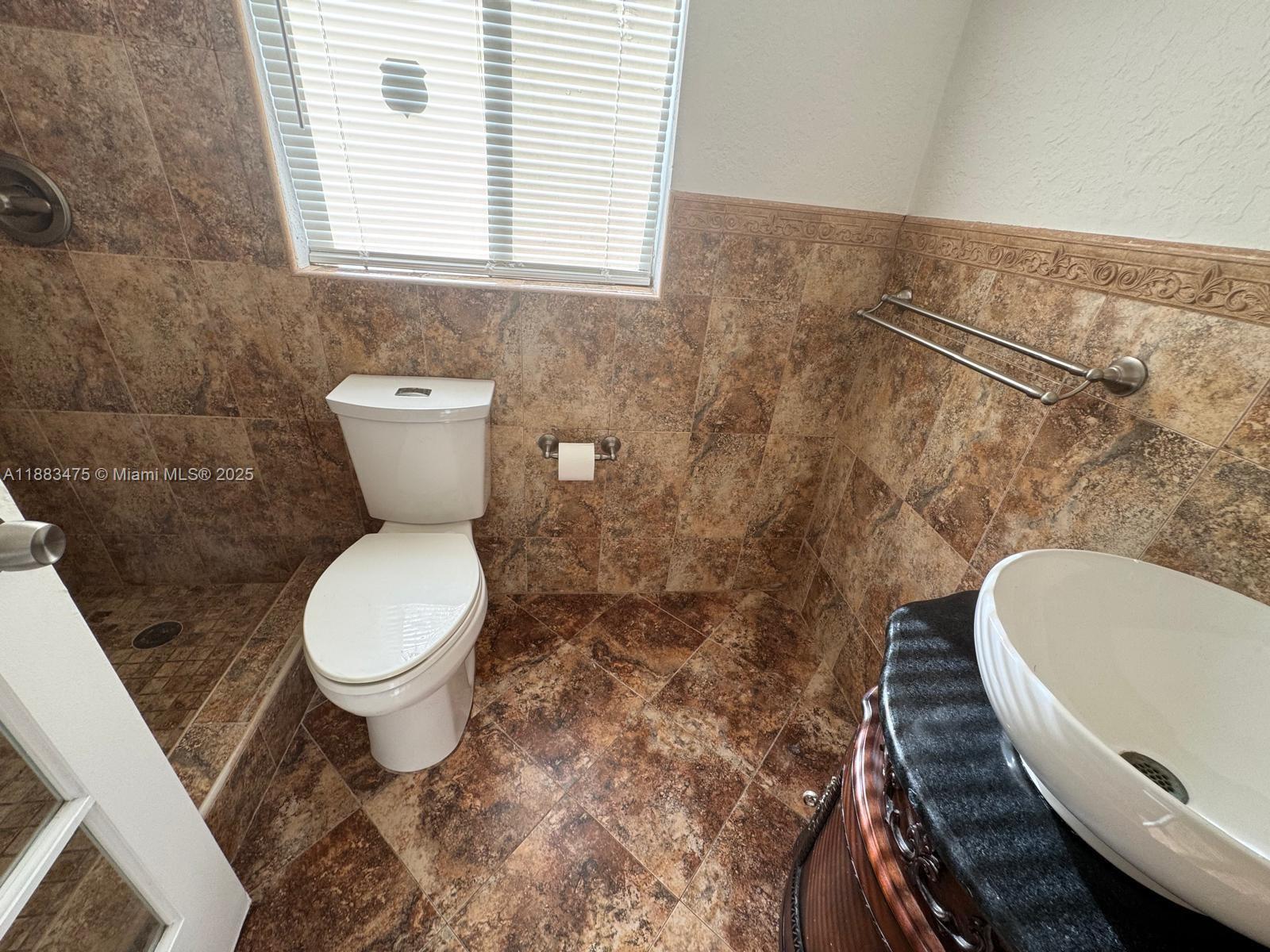 COUNTRY CLUB VILLAS TH CO - Residential Lease