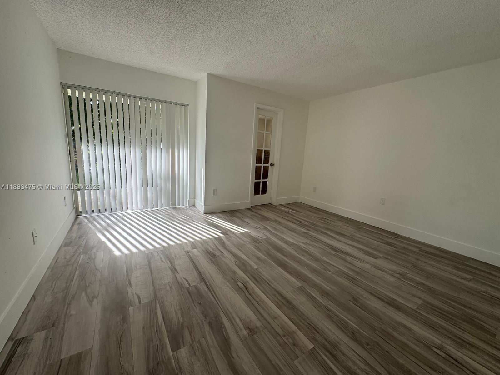 COUNTRY CLUB VILLAS TH CO - Residential Lease