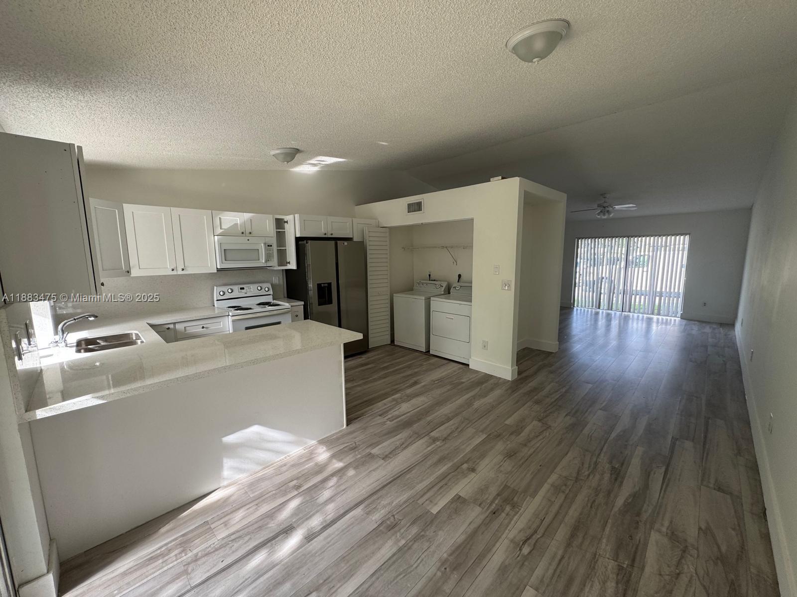 COUNTRY CLUB VILLAS TH CO - Residential Lease