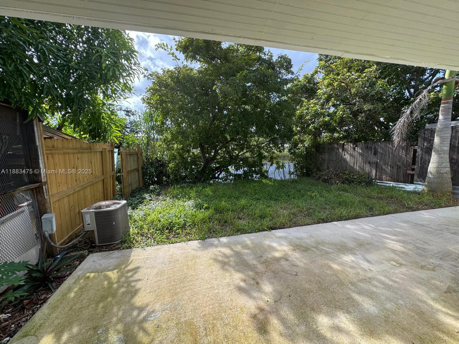 COUNTRY CLUB VILLAS TH CO - Residential Lease