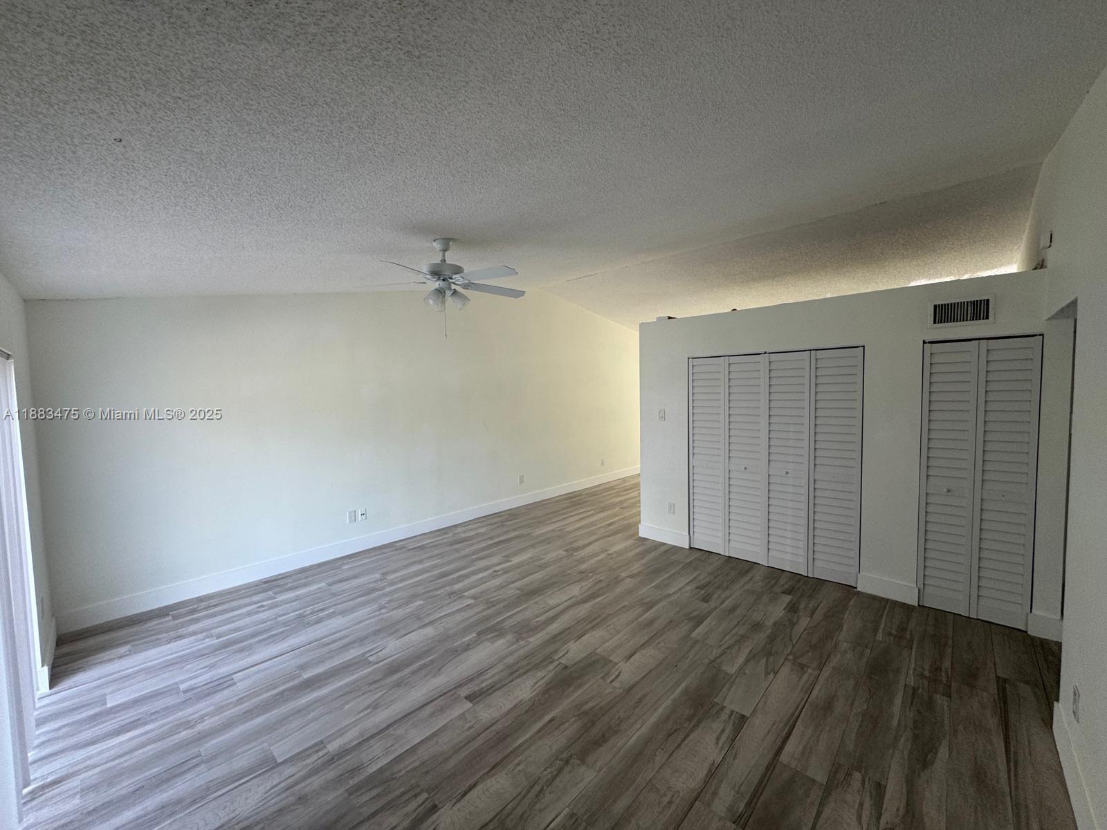 COUNTRY CLUB VILLAS TH CO - Residential Lease