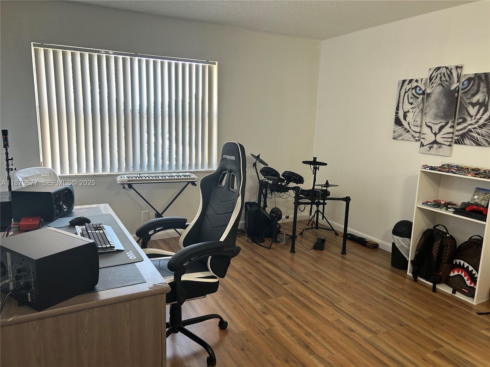 VENETIAN GARDENS AT COUNT - Residential