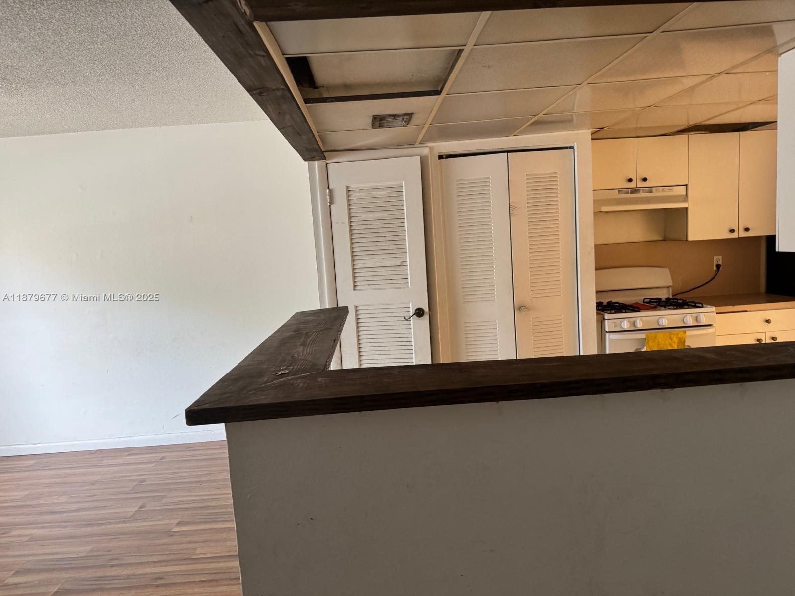 VENETIAN GARDENS AT COUNT - Residential