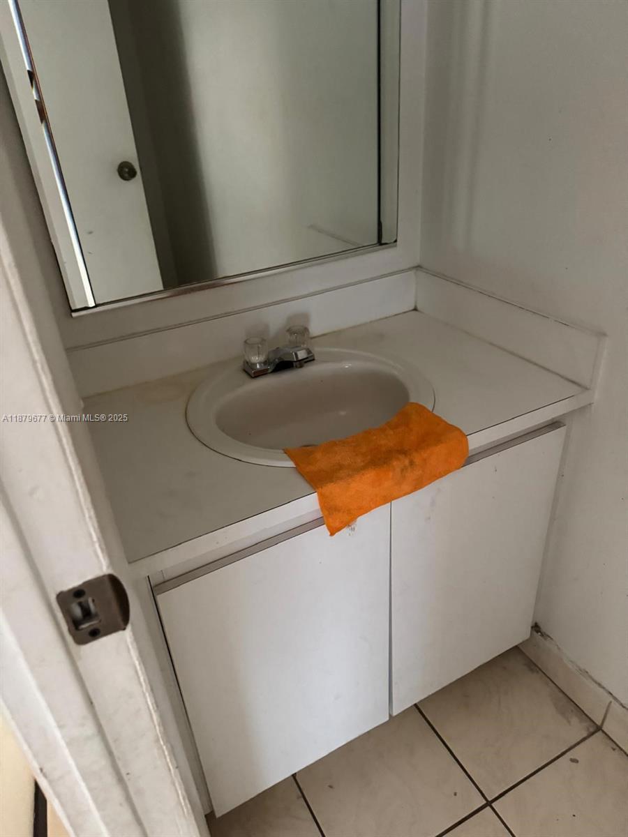 VENETIAN GARDENS AT COUNT - Residential