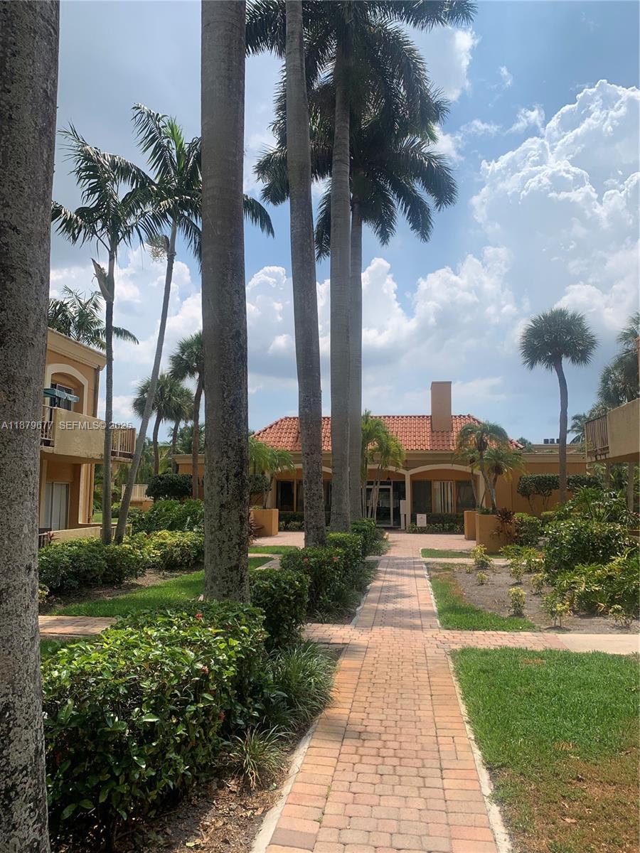 VENETIAN GARDENS AT COUNT - Residential