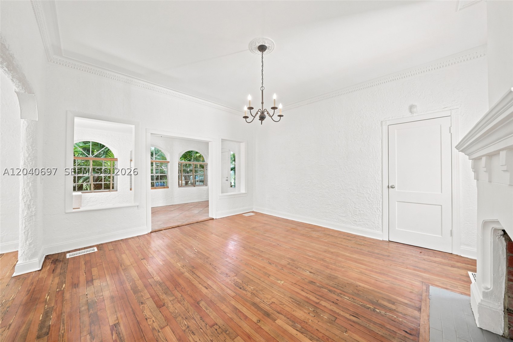 160 NE 44th St 1