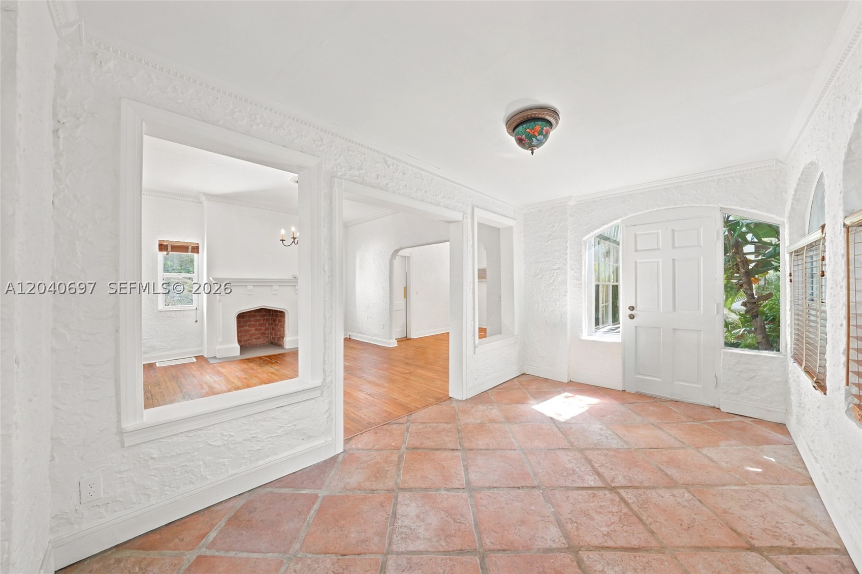 160 NE 44th St 1