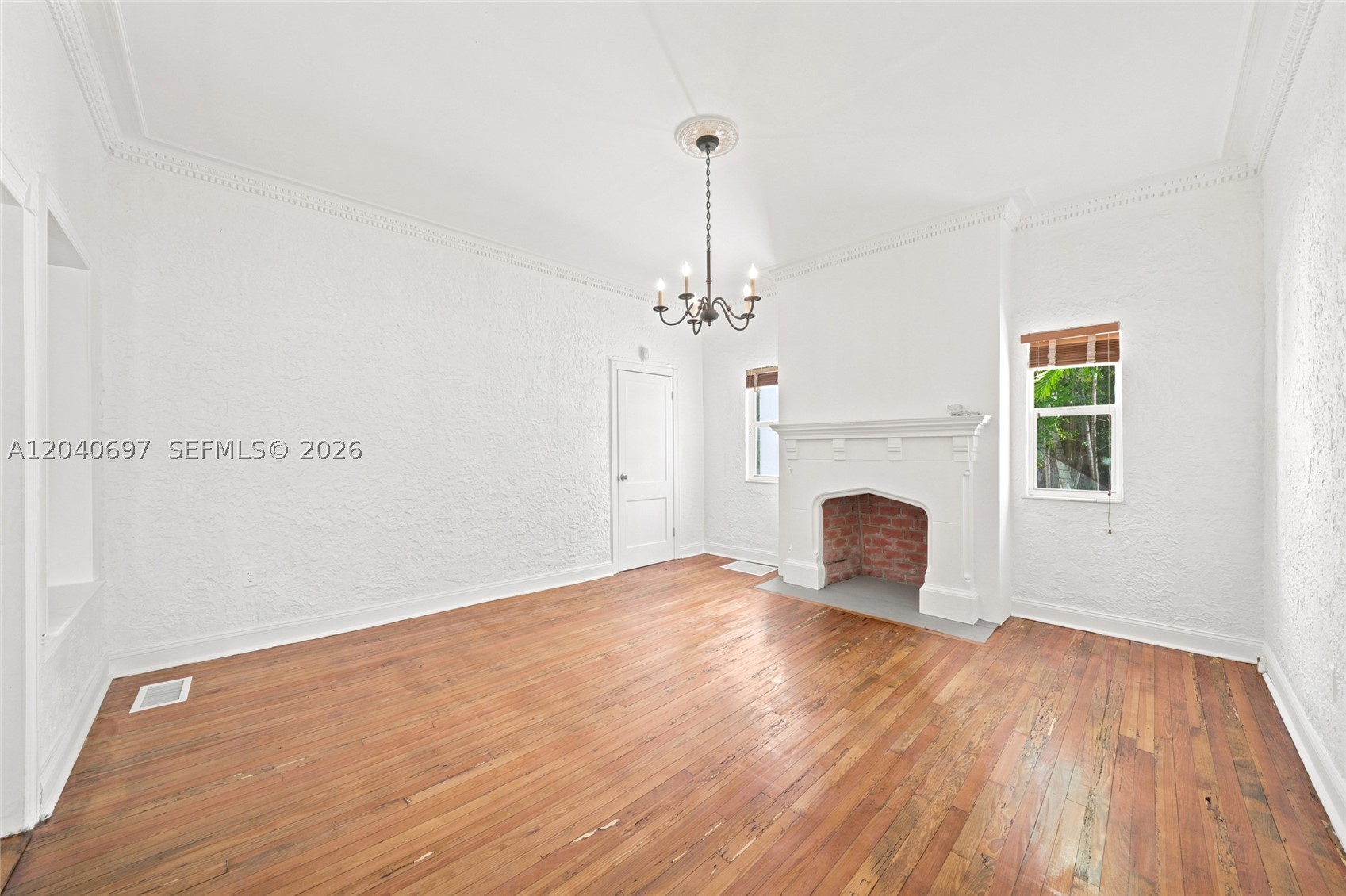 160 NE 44th St 1