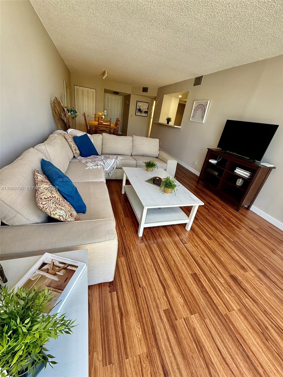 200 LESLIE CONDO - Residential