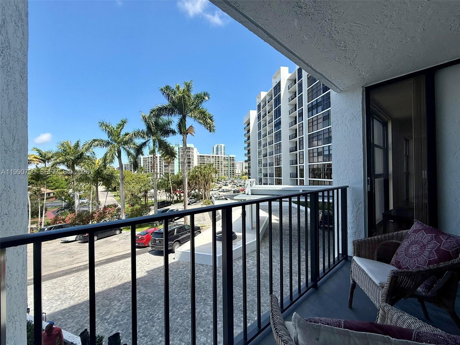 200 LESLIE CONDO - Residential