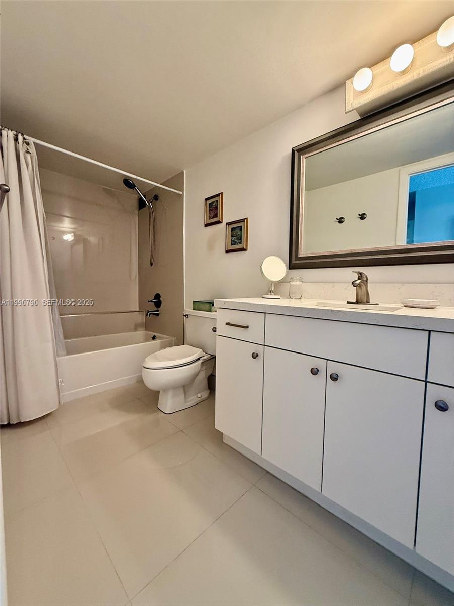 200 LESLIE CONDO - Residential