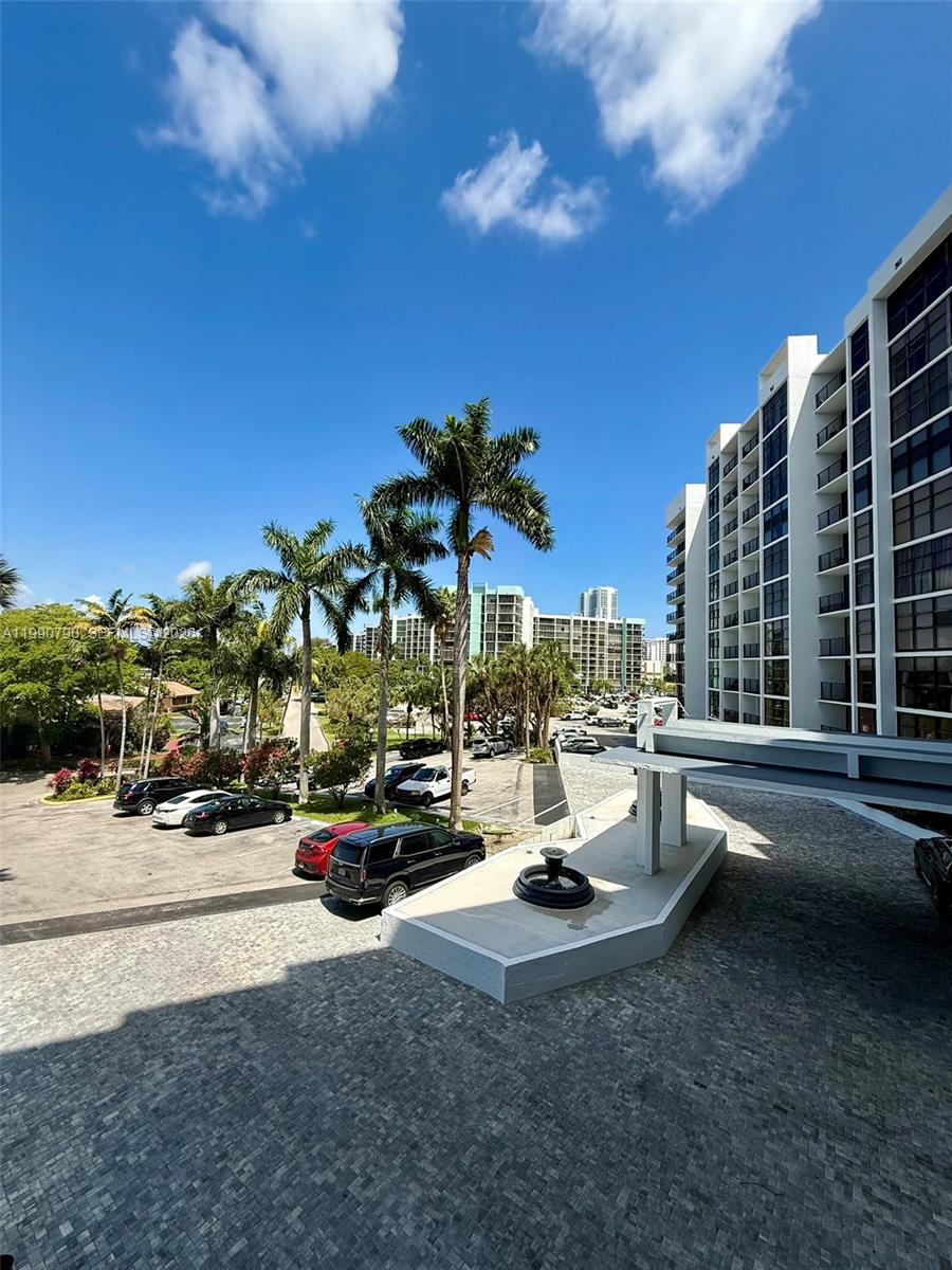200 LESLIE CONDO - Residential