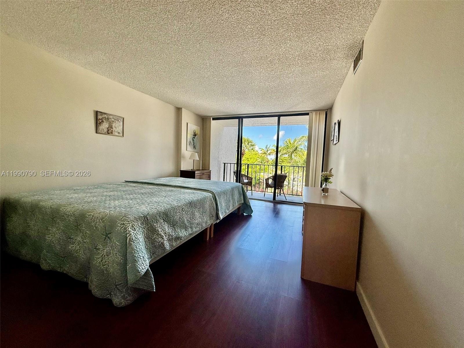 200 LESLIE CONDO - Residential