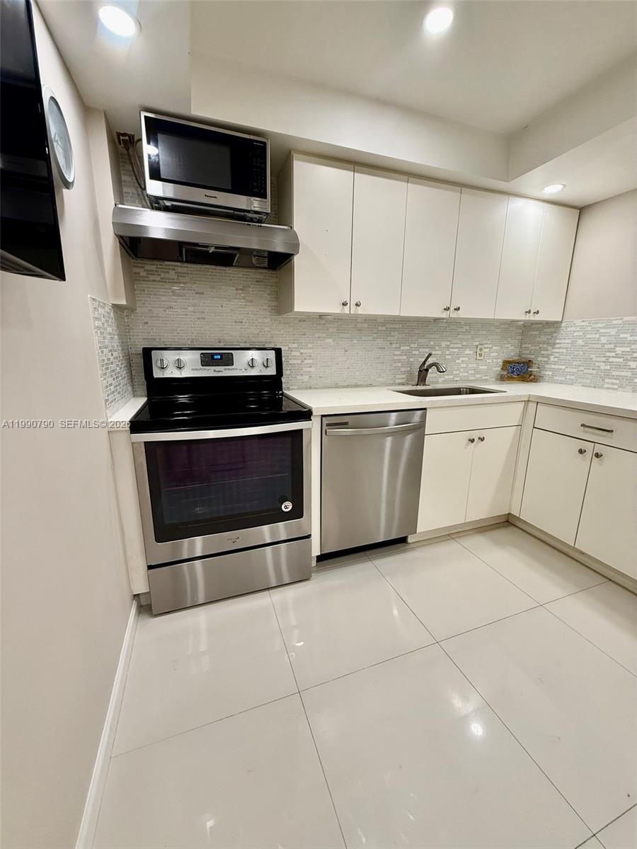 200 LESLIE CONDO - Residential
