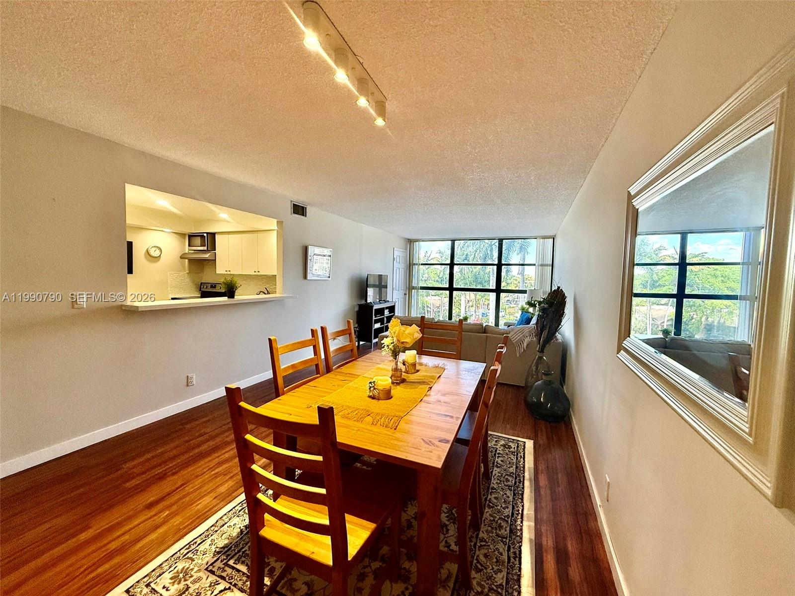200 LESLIE CONDO - Residential